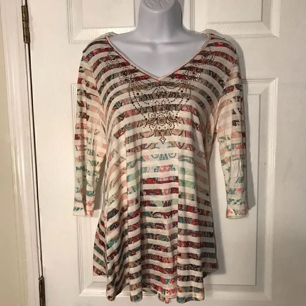 🌈Live and Let Live M Beautiful Top